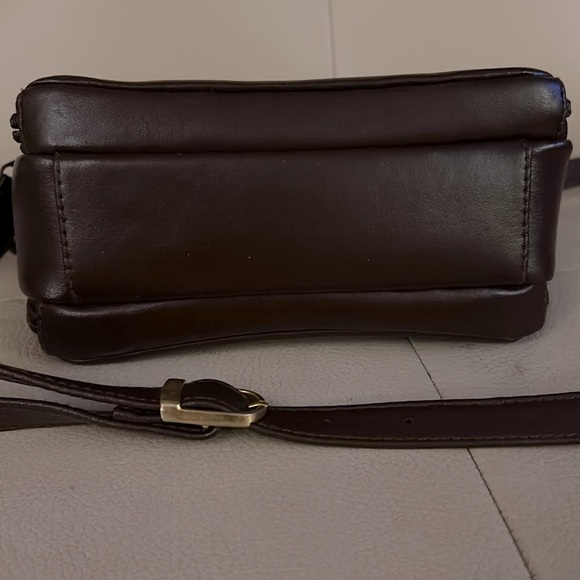 Etienne Aigner THE Ultimate Crossbody - Picture 4 of 12